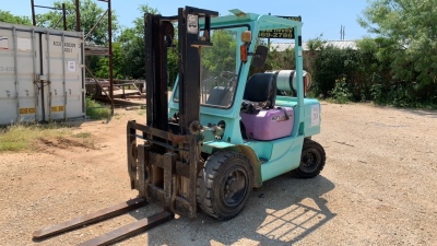 1997 MITSUBISHI PROPANE FORKLIFT MODEL: S7752 HRS: 12,197 (DELAYED PICK UP BUYER WILL BE NOTIFIED) (LOCATION: Jourdanton, TX)
