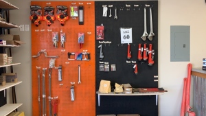 LOT OF ASSTD HAND TOOLS: RIGID NO 6-S HEAVY DUTY 4 INCH TO 6 INCH, RIGID PIPE WRENCHES, ADJUSTABLE WRENCHES, RIGID PIPE DIES, RIGID TUBING CUTTER, PLIERS, MEASURING TAPES, DEWALT POWER DRILL, TUBULAR WRENCHES & HAMMERS (LOCATION: Jourdanton, TX)