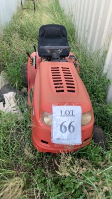 HUSKEE LT4200 7 SPEED SHIFT ON THE GO LAWN TRACTOR (LOCATION: Jourdanton, TX)