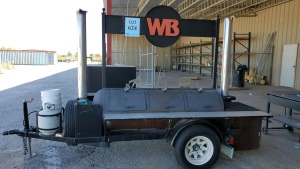 72IN TRIPLE DOOR SMOKER TRAILER, 9FT TRAILER W/2 STORAGES CONTAINERS LP-162YVJ ( LOCATED IN ODESSA TX )