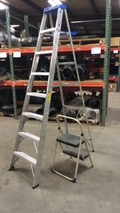 LOT, LADDERS.
(1) SMALL STEP STOOL.
(1) ALUMINUM 8 FOOT STEP LADDER (BRAND NEW).
LOCATED IN CARLSBAD NM.