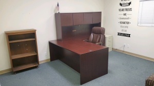 DESK W/ RETURN HUTCH 3 CHAIRS, CABINET, BOOKCASE & CLOCK (LOCATED IN ODESSA TX )