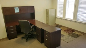 DESK W/RETURN HUTCH, CHAIR, (2) CABINETS (LOCATED IN ODESSA TX )