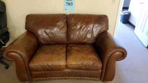 BROWN LEATHER LOVE SEAT (LOCATED IN ODESSA TX )