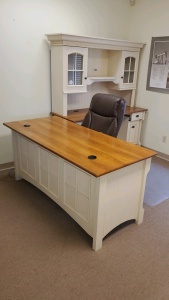 DESK w/CREDENZA HUTCH, BOOKCASE, CHAIR (LOCATED IN ODESSA TX)