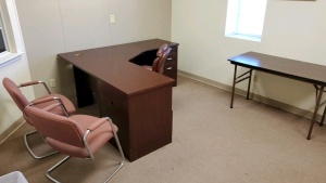 DESK w/R-RETURN, (3) CHAIRS, (2) TABLES (LOCATED IN ODESSA TX)