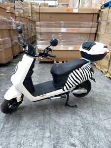 (NEW IN BOX) DAZZ SMART ELECTRIC SCOOTER MANUFACTURED BY ELYX SMART TECHNOLOGY CO. LTD., 2000W RATED POWER, 30 MPH MAX SPEED, DUAL HYDRAULIC DISK BRAKES, 3-MODE RIDING SELECTOR SWITCH, LCD SCREEN, COMES W/ A SINGLE PORTABLE HIGH PERFORMANCE 60V/30AH LITHI
