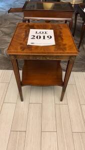 VINTAGE SQUARE FRENCH END TABLE 20 INCH W X 20 INCH D X 28 INCH H, (LOCATION: WARDMAN TOWER)