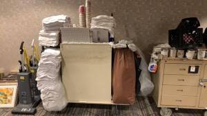 LOT OF (6) ASSTD MAID CARTS WITH TOWLES, BED SHEETS & VACUUM & (1) METAL CART WITH 3 STEP LADDER(LOCATION: MAIN LOBBY NEXT TO BIG SALON TOWER SIDE)