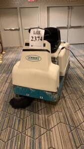 TENNANT 6100 CARPET EXTRACTOR CLEANING MACHINE TYPE E 634R (NOT RUNNING) (NO KEY INCLUDED) (WITH CHARGER) (LOCATION: MAIN LOBBY SALON 1)