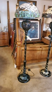 67" LEADED GLASS FLOOR LAMP TIFFANY STYLE (DAMAGED)