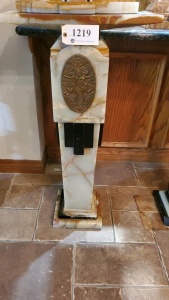 ONYX DECO STYLE DISPLAY PEDESTAL (39X21)