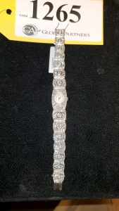 WOMEN'S PLATINUM AND DIAMOND WATCH. 22.80 DWT AND 191 DIAMONDS