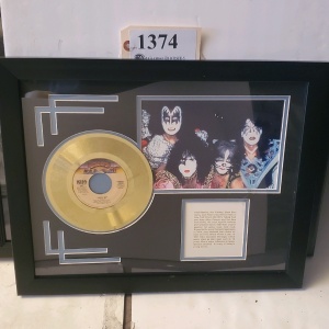 FRAMED MEMORABILIA OF KISS (20X16)