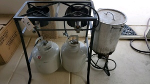 LOT OF TURKEY FRYER WITH 2 BURNERS