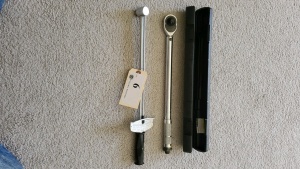 LOT OF 2 ASSORTED TORQUE WRENCH