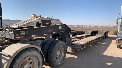 2013 DYNAWELD TRI AXLE LOWBOY TRAILER 53FT VIN: 5JYLB5532DP105175 UNIT NO. 7 