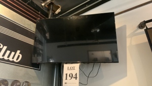 INSIGNIA 55in TV W/ WALL MOUNT (NO CONTROL)