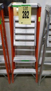 FIBERGLASS 3ft STEP AND PLATFORM LADDER 300lb