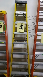 FIBERGLASS 8ft LADDER 300lb