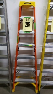 FIBERGLASS 7ft LADDER 300lb