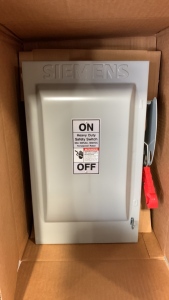 LOT OF (5) SIEMENS SENTRON MCCB MODEL: JXD6400 & (2) SIEMENS HEAVY DUTY SAFTEY SWITCHES MODEL:HF362 & HF361J