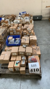 LOT OF (3 PALLETS) ASSTD THOMAS& BETTS PARTS COUPLINGS, CONDUIT CONNECTORS, OUTLET BOXES. BONDING LOCKNUT, GROUNDING LOCKNUT, RECEPTACLES MODEL: 5520, 5374, 52151 3/4, 52 C 14, 268-TB, 5236ALL075GRL, 5034FRS, 534FC, 334MPXT