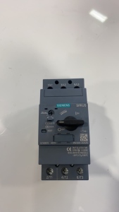 LOT OF (7) SIEMENS CIRCUIT BREAKER MODEL: 3RV2031-4PA10