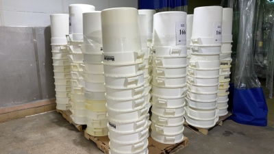 (200) WHITE HUSKEE TRASH CANS (USED FOR INGREDIENTS) (COOKING AREA)