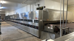 2001 BABBCO DIRECT FIRED TUNNEL OVEN, 130"W X 80L, 2,420,000-BTU/HR, WITH 130" X 80"L PLASTIC LINK ENTRY CONVEYOR, (2) BABBCO CONTROL PANELS (BAKERY 1)