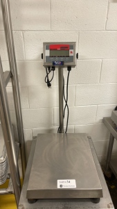 METTLER TOLEDO 100KG CAPACITY SCALE MODEL 30334293 WITH OHAUS DEFENDER 3000 XTREMEW DIGITAL READOUT (SCALE ROOM)