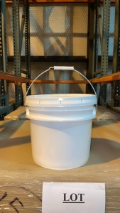 (450) 3.5 GALLONS WHITE BUCKETS WITH LIDS (NEW) (WAREHOUSE)