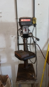 (2) ASSORTED DRILL PRESSES, (1) GRINDER AND (1) 14" BANDSAWï¾ (STORAGE WAREHOUSE)