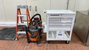 (LOT) (1) US.GENERAL TOOL CHEST, (2) SHOP VACUUMS, AND (1) LOUISVILLE LADDER (PIE ROOM)