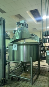 DCI 500-GALLON MIXING KETTLE WITH DUAL 5-HP VERTICAL MOTORS, S/N 93F47389-B (COOKING AREA)