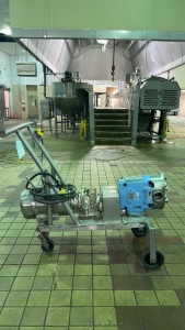 WAUKESHA MODEL 130 U1 POSITIVE DISPLACEMENT PUMP WITH CART (COOKING AREA)