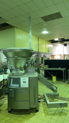 HANDTMANN VF 612 K VACUUM FILLER , WITH COLOR DISPLAY AND LIFTING DEVICE, S/N 26696 (2009) COMPANY TAG #5 (COOKING AREA)