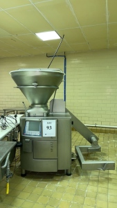 HANDTMANN VF 612 K VACUUM FILLER, WITH COLOR DISPLAY AND LIFTING DEVICE, S/N 20678 (2006) COMPANY TAG #1 (COOKING AREA)