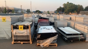 LOT OF ASST'D APPROX. 417 SANYO, YINGLI, HYUNDAI, TRINASOLAR, SUNIVA, SOLAR PANELS, 21 STACKS AND APPROX. 13 STACKS OF APPROX. 150 BROKEN SOLAR PANELS