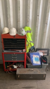 10 DRAWER TOOL BOX W/ 3 DRAWER MOBILE TOOL CART W/ ASST'D HAND TOOLS, 3 HARD HATS, SAFTY VEST, 2 TOOL BOX, EXTENSION CORDS, 7Ft X 9FT TARP