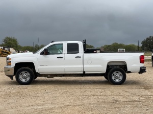 2019 CHEVY SILVERADO 2500 HD EXTENDED CAB/DOUBLE CAB TRUCK WITH 51,821 MILES, GOOSENECK AND BUMPER HITCH, TOW MIRRORS, BACK-UP CAMERA, LCD SCREEN, RKI TOOLBOX AND HEADACHE RACK, GASOLINE/ETHANOL, VIN# 2GC2CREG0K1235287