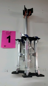 24in TO 40in ADJUSTABLE HEIGHT SILVER DRYWALL STILTS (NEW)