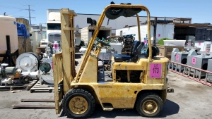 CAT TYPE G , GAS FORKLIFT FLAT TIRES NO KEY