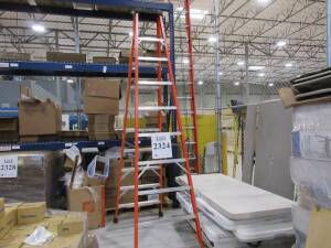 LOT (2) WERNER FIBERGLASS LADDERS (1) 10' AND (1) 28'