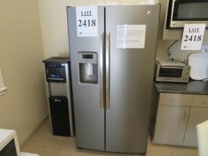 LOT GENERAL ELECTRIC 2 DOOR REFRIGERATOR WITH ICE MAKER, AND GENERAL ELECTRIC MICROWAVE