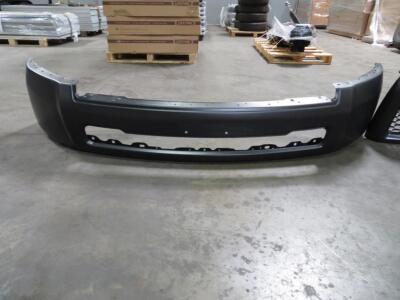 LOT OF (10) MOPAR FRONT BUMPERS FOR RAM MODEL: 68045699AB-001 (LOCATION: 6781 Eight Street, Buena Park, CA 90620)