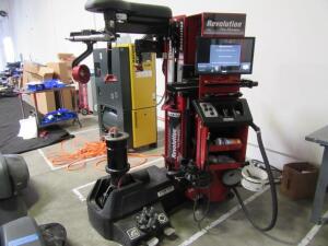 HUNTER TCR1S REVOLUTION TIRE CHANGER ( LOCATED AT 4502 BRICKELL PRIVADO ONTARIO CA 91761)